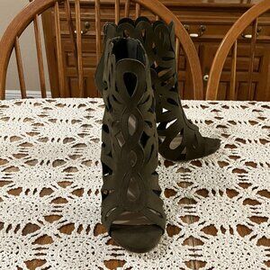 Women’s Sz. 9 ½ Shoe Dazzle Olive Green Mayela Shoes – Cut-out Zip Up Back Heels
